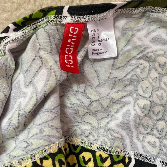 *4/$24* H&M Pineapple Crop Top - Picture 4 of 7